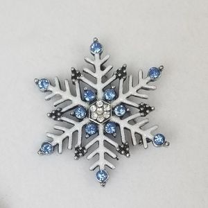 Snowflake brooch
